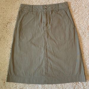 Patagonia Women's Skirt Size 2 Green Olive Knee Length Pockets Zip Snap Buttons